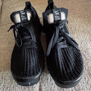 Vapormax flying 3 triple black men’s size 7.5, women’s size 9